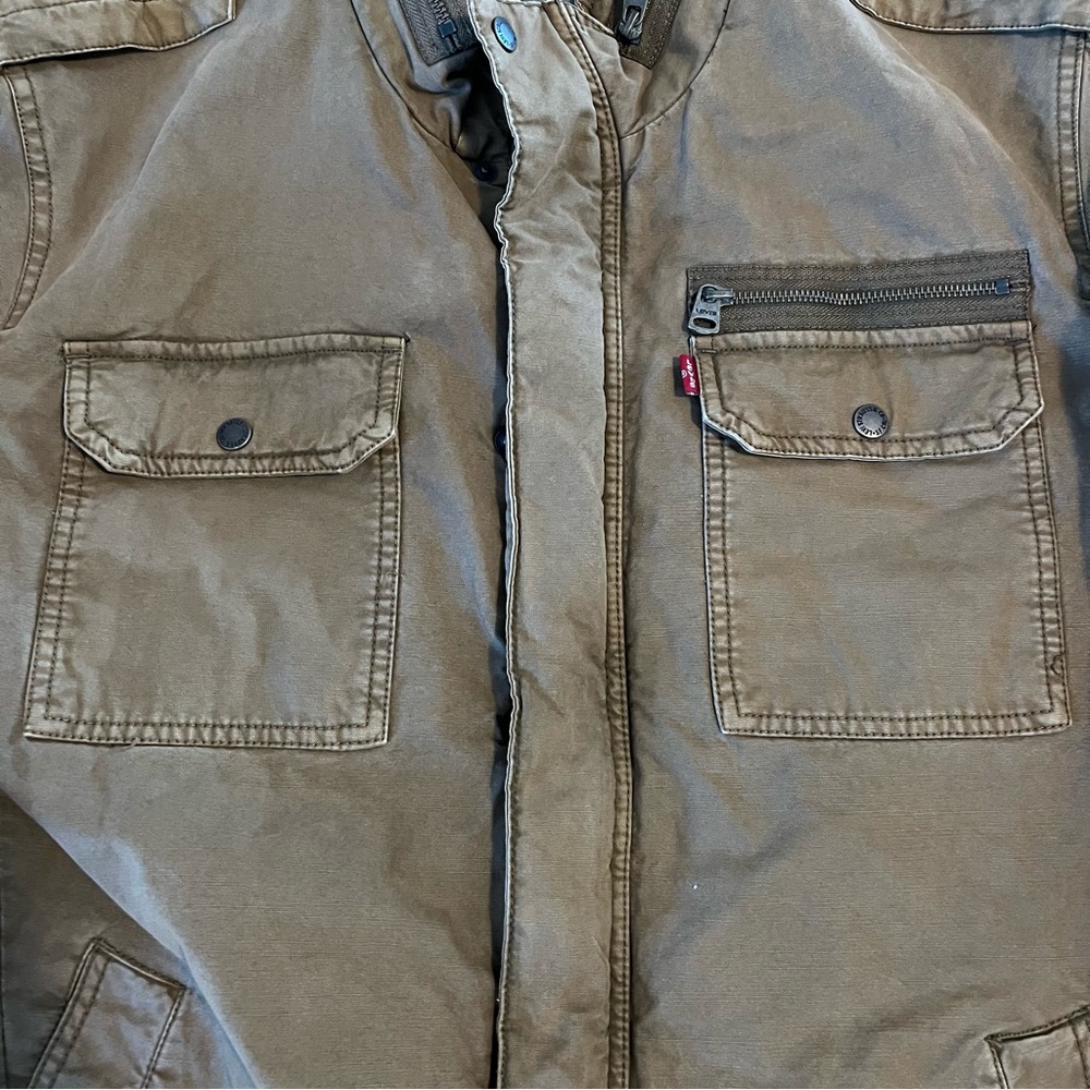 Levi's Green Military Field Jacket with Structured Collar and Sturdy Material - Picture 3 of 11